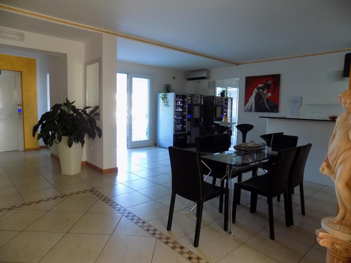 Hotel Residence Sole Fontanafredda Luaran gambar
